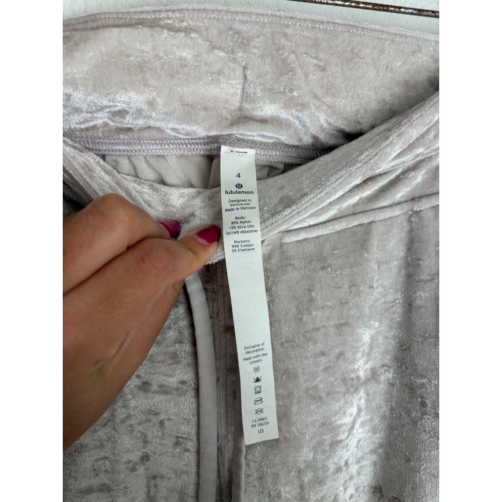 Lululemon Crushed Velvet Jogger Pants Women Size 4 Beige‎ Lounge Athleisure - Picture 3 of 5